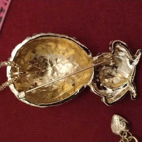 🕷️  Fun Betsey Johnson crystal Baby Spiderman brooch with chain!! - Picture 4 of 5